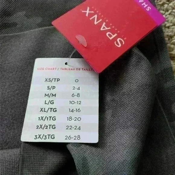 NWT SPANX CROPPED SAGE CAMO LEGGINGS. SIZE MEDIUM. - Picture 8 of 8